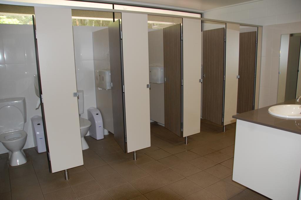מלון Caravonica Lake Placid Tourist Park מראה חיצוני תמונה